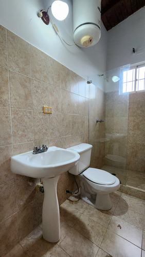 Se Vende Townhouse En Chalets De La Laguna, Tipuro