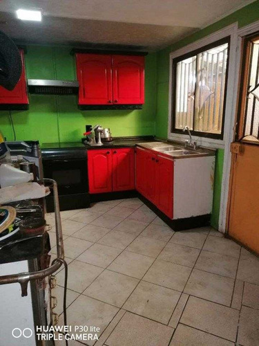 Casa De Esquina Con Excelente Ubicación