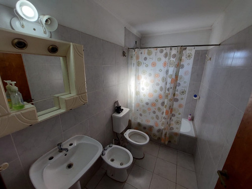 Casa De 4 Habitaciones Con Cochera + Todos Los Servicios