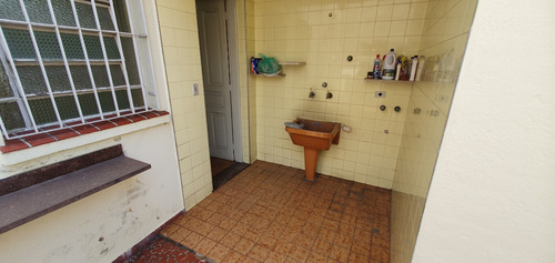Casa P/ Alugar Na Lapa - Próximo A Estação De Trem - 3x Quartos - 2x Vagas Garagem