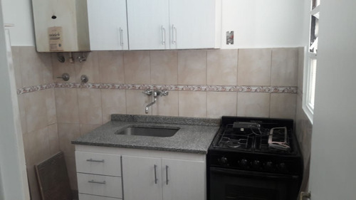 Imagen 6 de 10 de Departamento 2 Ambientes Lateral Luminoso Por Escalera Impecable Estado