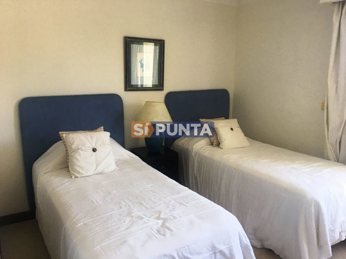 Imagen 20 de 27 de Penthouse En Playa Brava Frente Al Mar En Alquiler