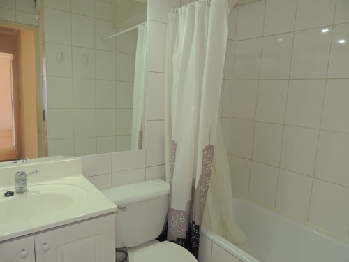 Arriendo Dpto. Catedral 1582. Excelente Ubicacion Metro