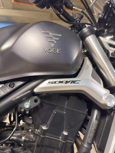 Voge 500 Ac 2023 Con Accesorios, Detalle Por Caida Parada