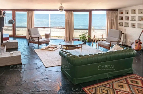 Casa De Seis Dormitorios En Primera Linea Frente Al Mar En Península De Punta Del Este