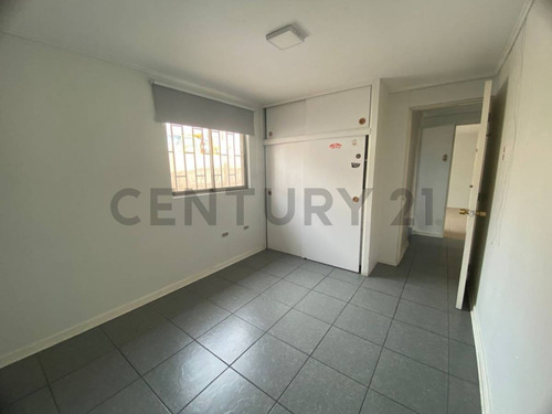 ¡amplia Casa En Arriendo 6d + 3b + Jardín + Quincho En ...