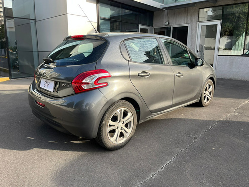 Peugeot 208 Premier 1.2 MT
