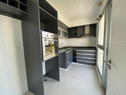 Muy Buen Depto Con Los Mejores Servicios En Playa Brava!!- Ref: 4752
