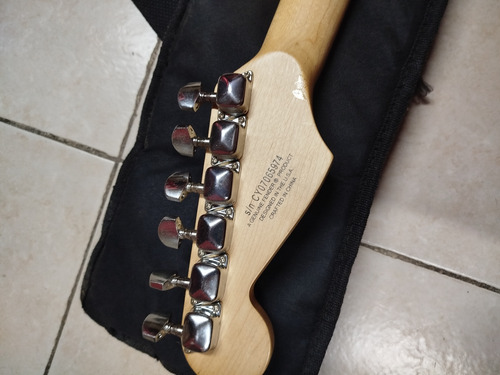Guitarra Eléctrica Squier By Fender Stratocaster Y Parlante Diestro Negro Laurel Indio