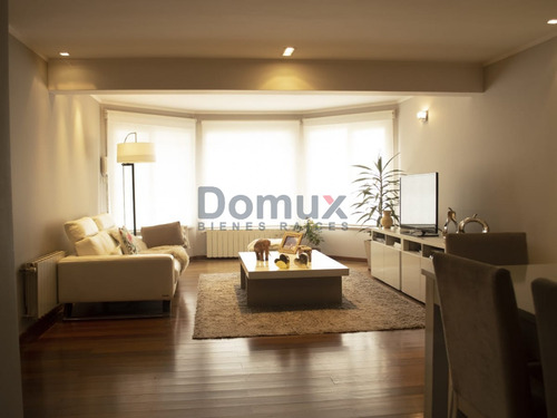Destacada Propiedad En Barrio Melipal 250m2
