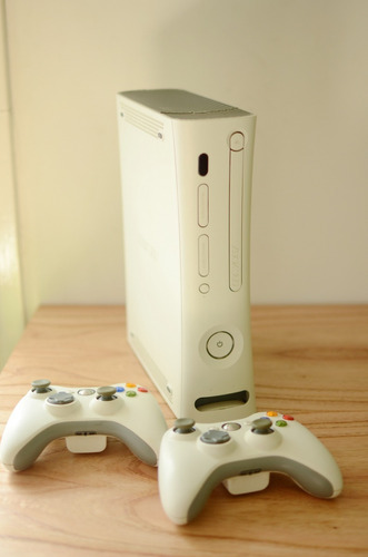 Xbox 360 250 Gb -2 Joysticks - Juegos Sin Memoria Externa - 