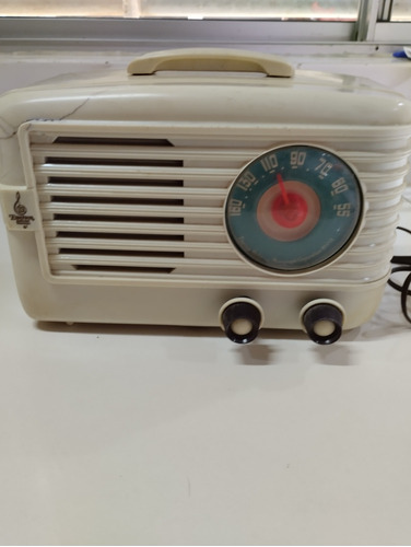 Radio Vintage A Valvulas.funciona Impecable. Detalle Vaqueli