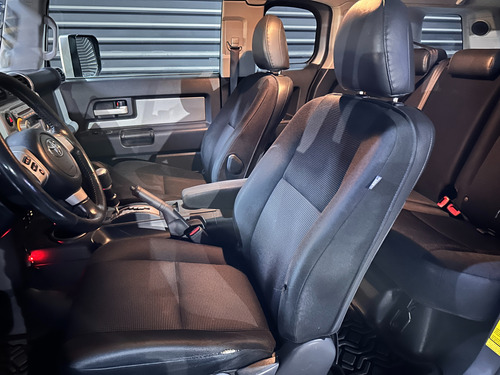 Toyota Fj Cruiser 3p Premium Aa Ee Ra Abs 4x4 At