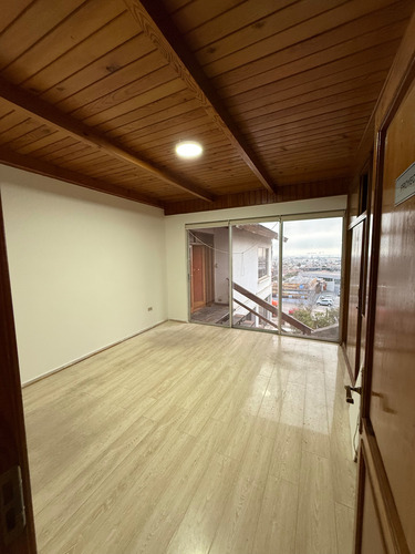 Arriedo Comercial 14 Oficinas, Sala De Reuniones, 12 Est.
