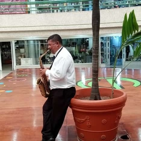 Imagen 2 de 5 de Saxofonista Romántico - Gerardo Saxo - Grupo Músical Vip