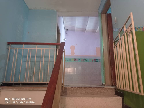 Casa Residencial / Comercial, 3 Niveles .