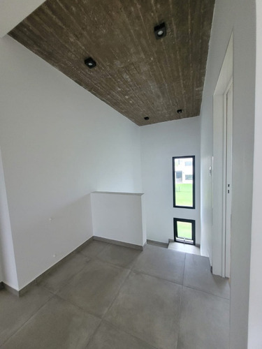 Casa En Venta 4 Amb. A Estrenar Barrio Santa Rita-canning