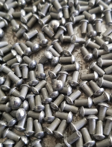Remache Hierro Macizo 4.7 X 11.1 Mm Golpe Macizo X 100 Unid.