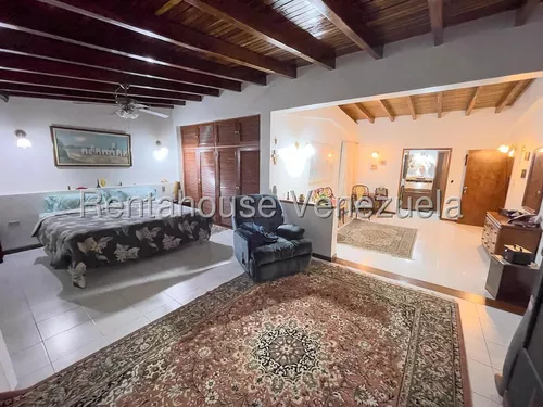 Casa En Venta En La Tahona