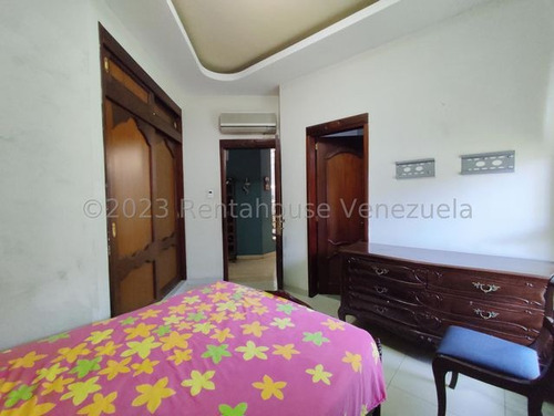 Jip 25-13586: Rentahouse Vende Magestuosa Casa De 920mts2, Rodeada De Hermosos Jardines Y Espectaculares Ambientes De Lujo. En Urb El Castaño. Maracay