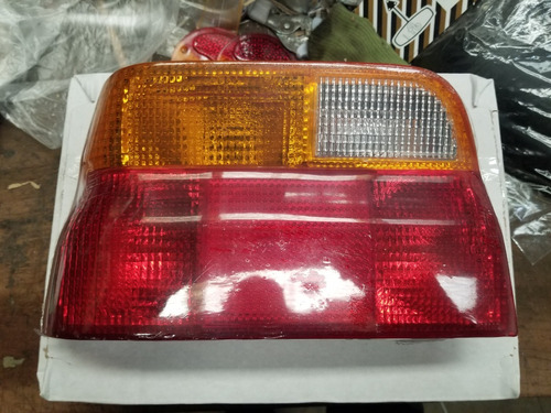 Faro Trasero Ford Orion Tricolor