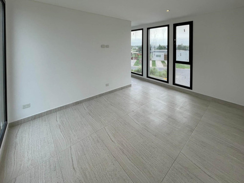 Casa En Venta | 3 Dorm | Area 11 | Barrio San Sebastian | Escobar