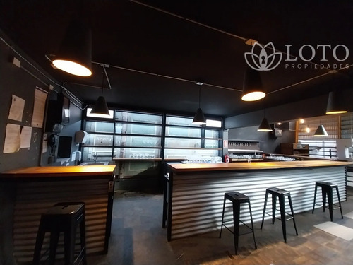 Se Arrienda Local Comercial En Barrio Turístico Consolidado.