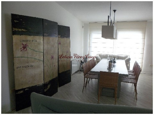 Venta Casa En El Chorro, 5 Dormitorios Hermosa Vista Al Mar - Ref: 16511