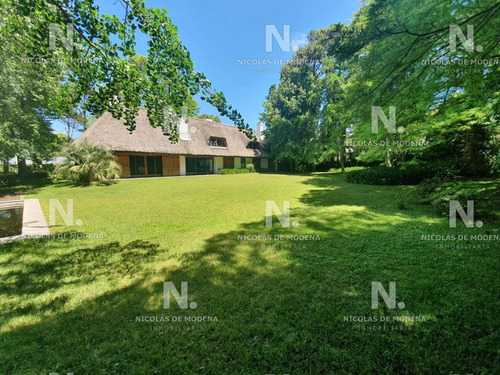 Casa Exclusiva En La Zona Del Golf, Oportunidad En Punta Del Este.- Ref: 2080