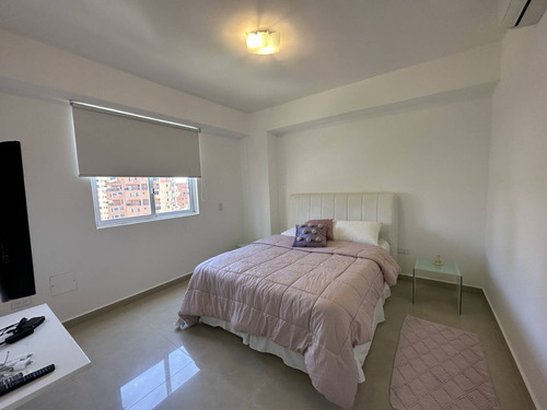 Josefina Toledo: Hermoso Apartamento En Venta En El Parral, 160m², Estudio, Maletero, Circuito De Cámaras, Balcón, Gym, Sauna, Planta Y Pozo, Piscina, Caney, 234907