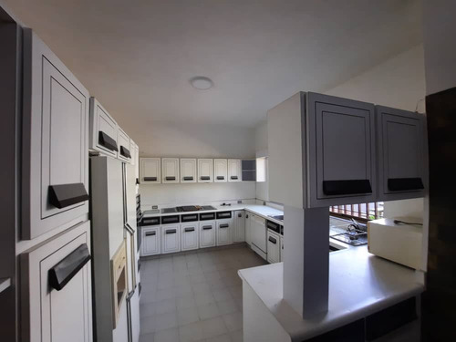 Mh Casa En Venta Ubicada Guaparo Piscina Calle Cerrada Con Vigilancia 670mts2