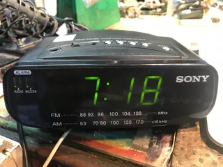 Radio Reloj Despertador Sony Mod.-c212 Funciona Sin Envios