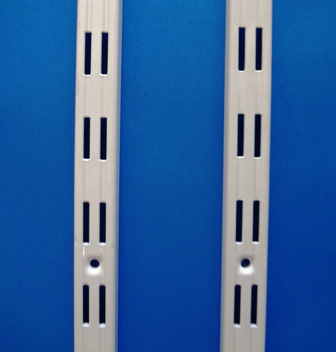 Imagem 2 de 2 de Trilho Para Prateleiras 2 Mts Duplo Branco 01 Peça