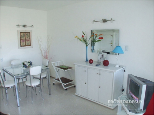 Departamento En Primera Linea De Playa Mansa- Ref: 804