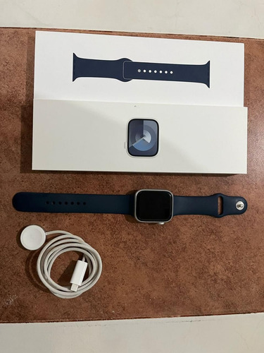 Apple Watch Series 9 (gps,45mm) Caja De Aluminio Plateada Con Banda Azul Tormenta Deportiva, M/l - Seminuevo (Usado)
