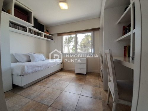 Imagen 12 de 15 de Apartamento Con Vista Al Mar De 4 Dormitorios En Playa Mansa