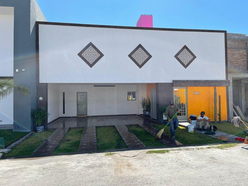 Casa En Venta En Las Trojes