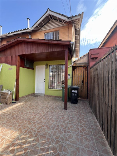 Casa En Venta De 3 Dorm. En Puente Alto