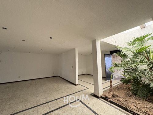 Casa En Colinas De San Javier, Guadalajara Con 7 Recámaras, 1305 M², Id: 151607