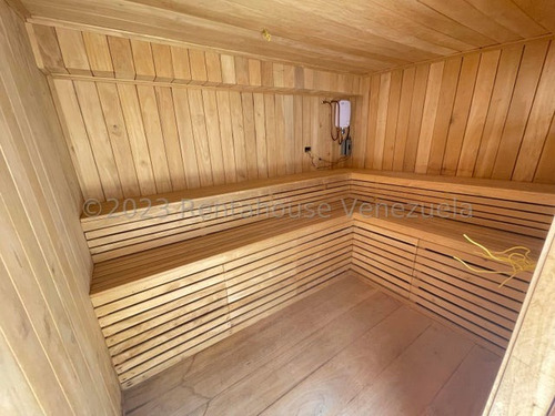 Exclusiva Casa Remodelada Con Piscina, Sauna, Area De Jardin, Estacionamiento 12 Vehiculos Casilla Vigilancia A Estrenar Concepto Moderno Exclusiva Zona Privada Palmarito Estef 24-15119