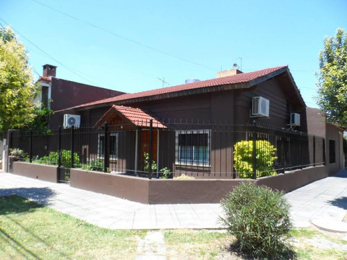 Imagen 1 de 16 de Chalet - 4 Ambientes - Castelar - Parque Sayago - Apta Credi