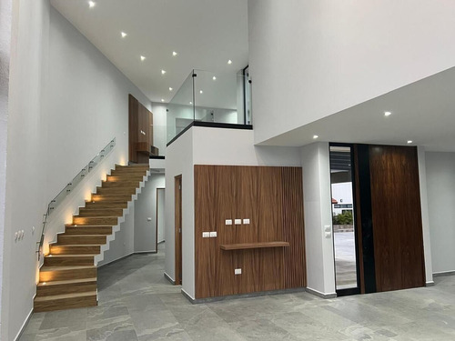 Estrene Residencia En Lomas De Cuernavaca, 3 Recamaras, Alberca, En Privada.