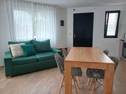 Ph 1 Ambiente Dividido, A La Calle, En Planta Baja Con Entrada Independiente En Barrio Pompeya