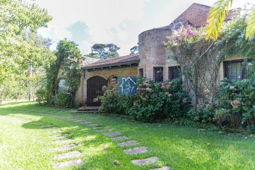 Casa En Rincón Del Indio, 3 Dormitorios Y Gran Jardín- Ref: 1513