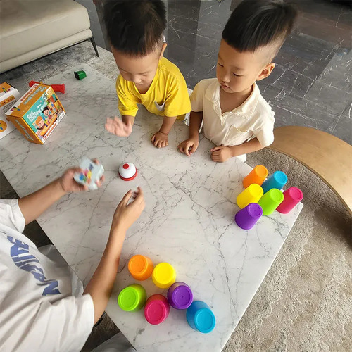 Juego Interactivo Para Apilar Vasos Para Padres E Hijos