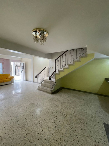 Inzitu Realtors Vende Casa En Venta En Urb. Parqueserino, San Diego Km