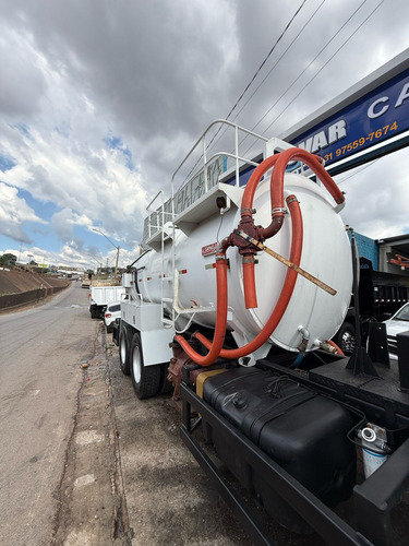 Caminhão Com Tanque Limpa Fossa E Hidro Jato (eqp Combinado)