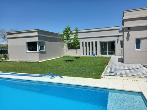 Imagen 3 de 30 de Venta De Casa A Estrenar En B° Los Álamos A Metros Del Acceso Oeste, Luján.