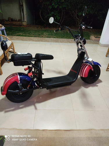Imagem 1 de 5 de Scooter Elétrica