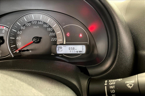Nissan March 1.6 Sense At